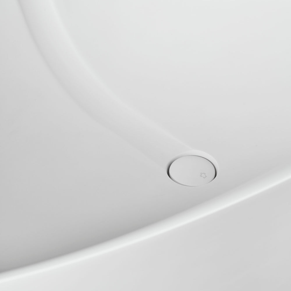 Drift free standing bath tub