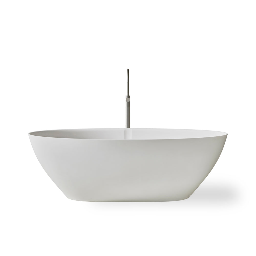 Drift free standing bath tub