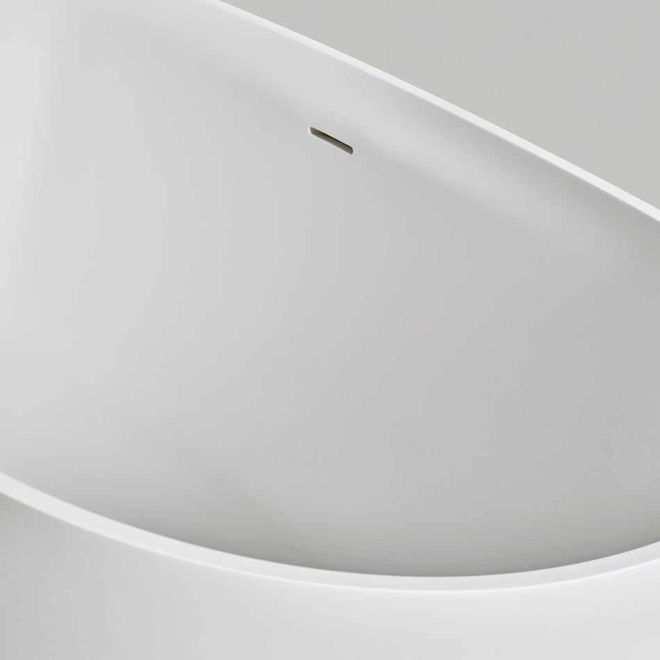 Nauru free-standing bath