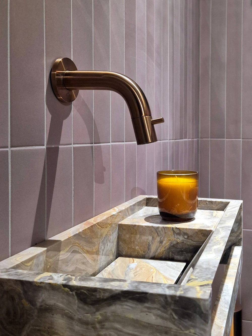 Tuvalu fonteinkraan, wandmontage