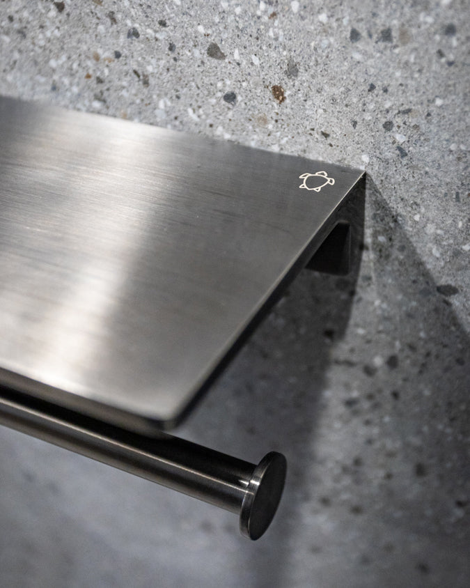 Tuvalu toiletrolhouder met planchet